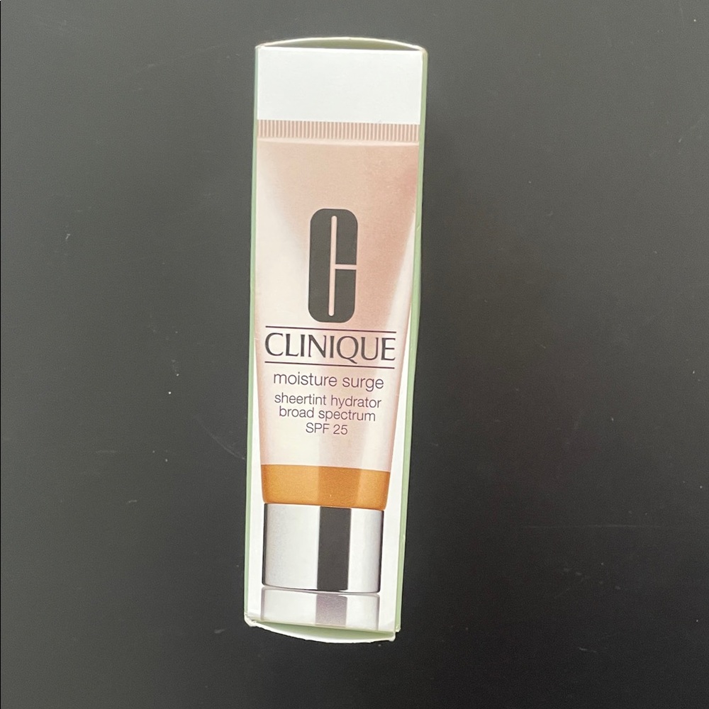 Clinique Moisture Surge Sheertint Hydrator SPF 25 - Universal Deep - Picture 2 of 3